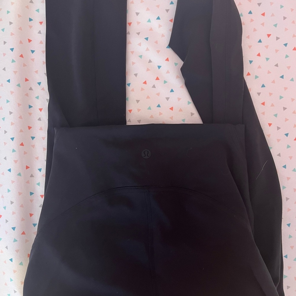 Lululemon black leggings  …..   size 2